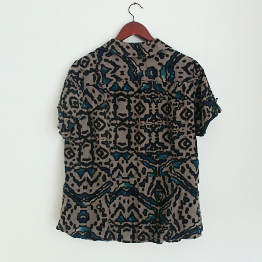 Boxy Linen button-up - Picture 2 of 4